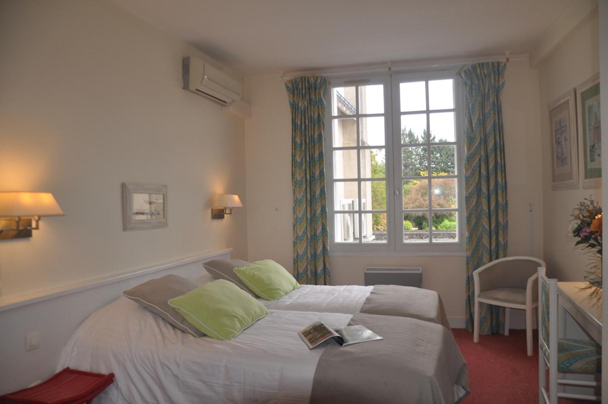 Logis Auberge Du Centre Chitenay Zewnętrze zdjęcie