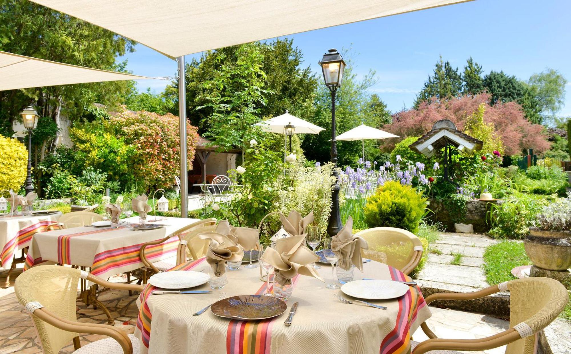 Logis Auberge Du Centre Chitenay Zewnętrze zdjęcie