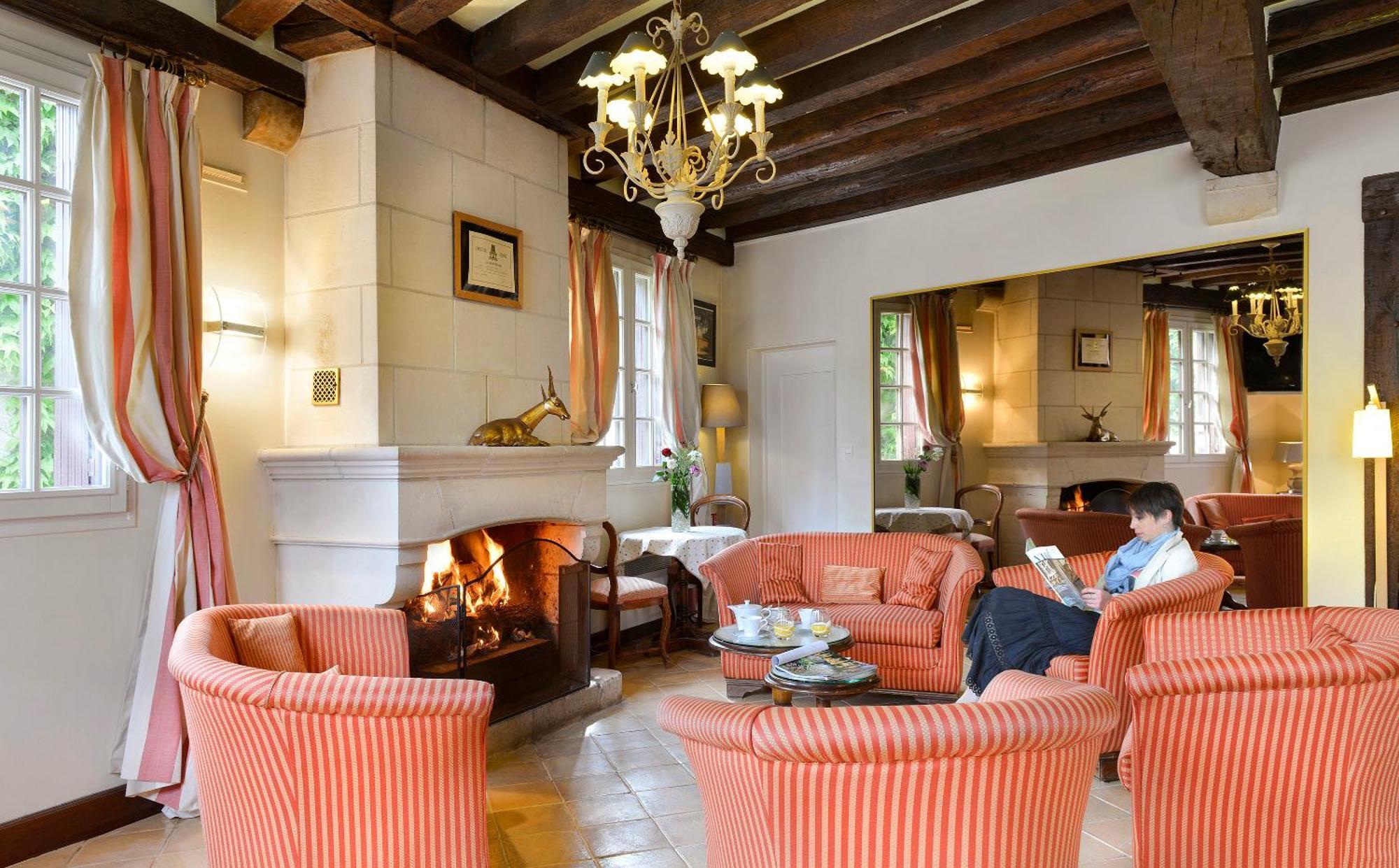 Logis Auberge Du Centre Chitenay Zewnętrze zdjęcie