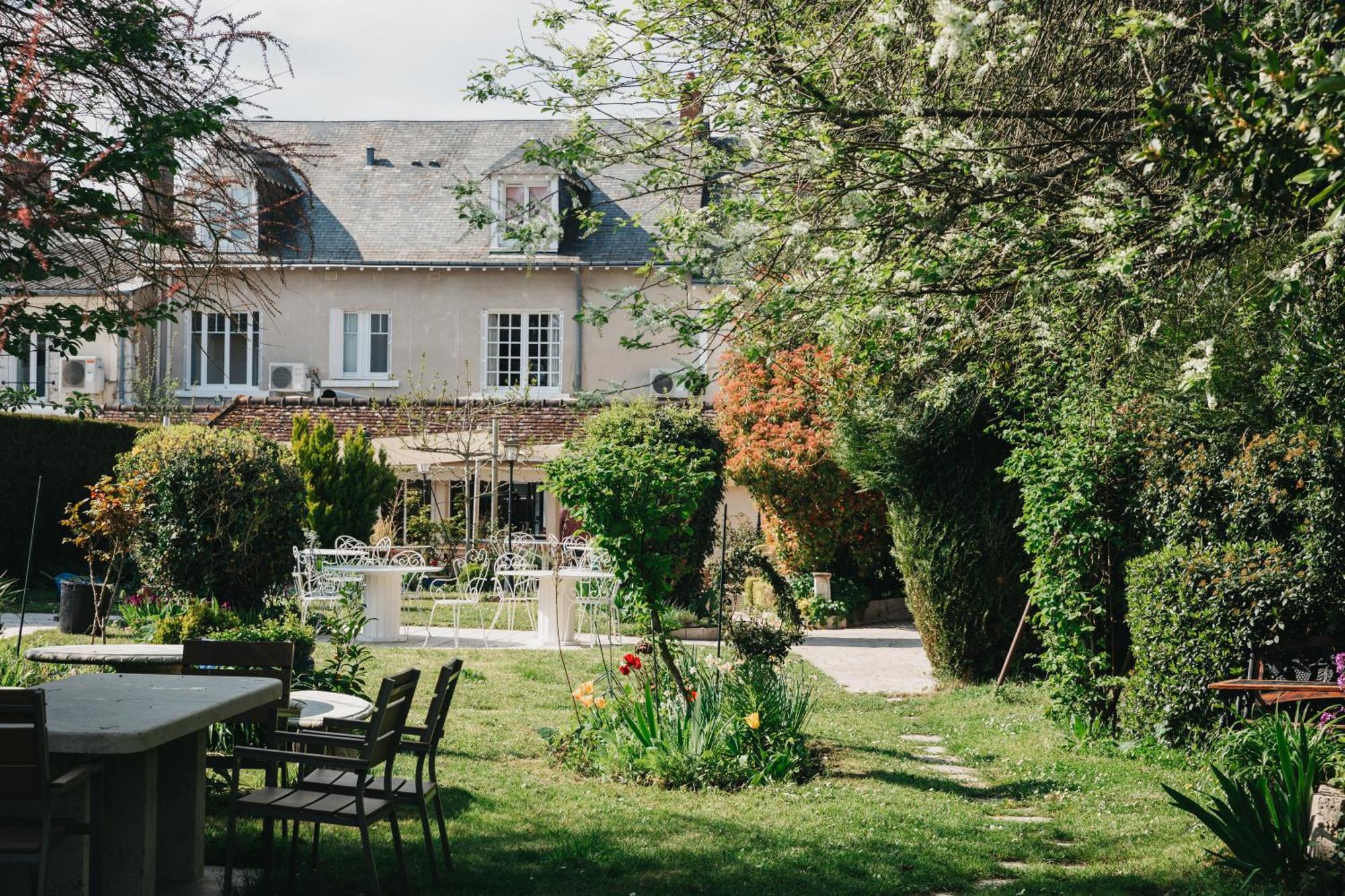 Logis Auberge Du Centre Chitenay Zewnętrze zdjęcie