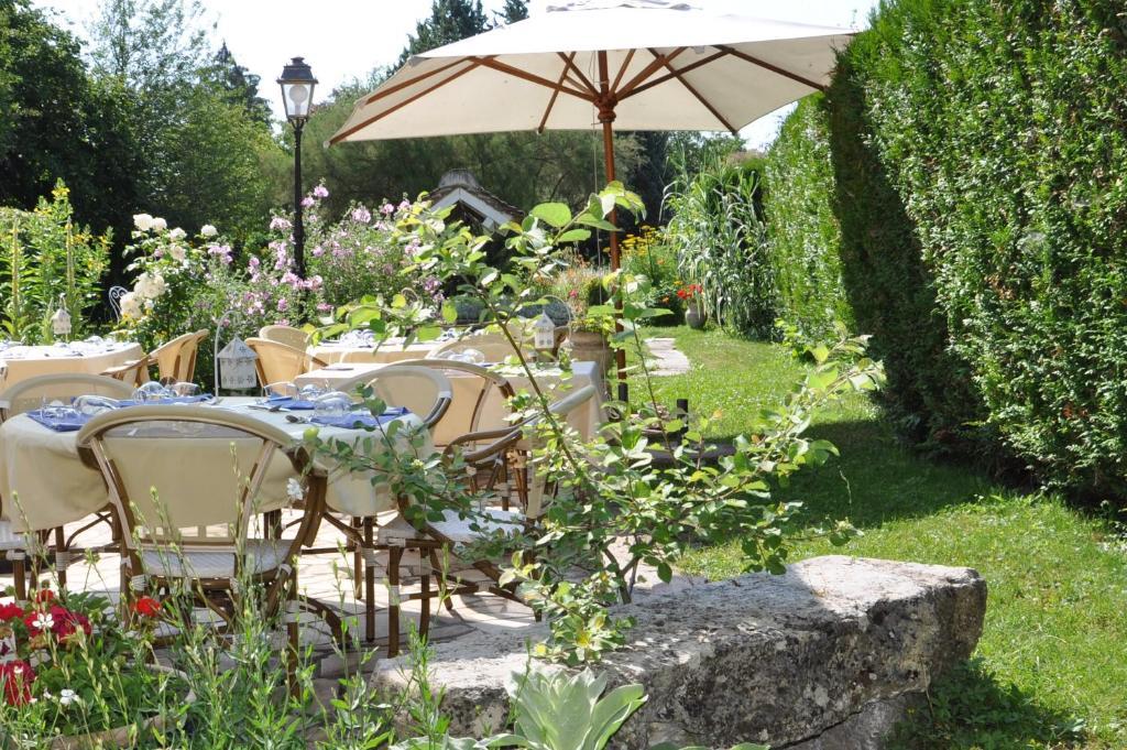 Logis Auberge Du Centre Chitenay Zewnętrze zdjęcie